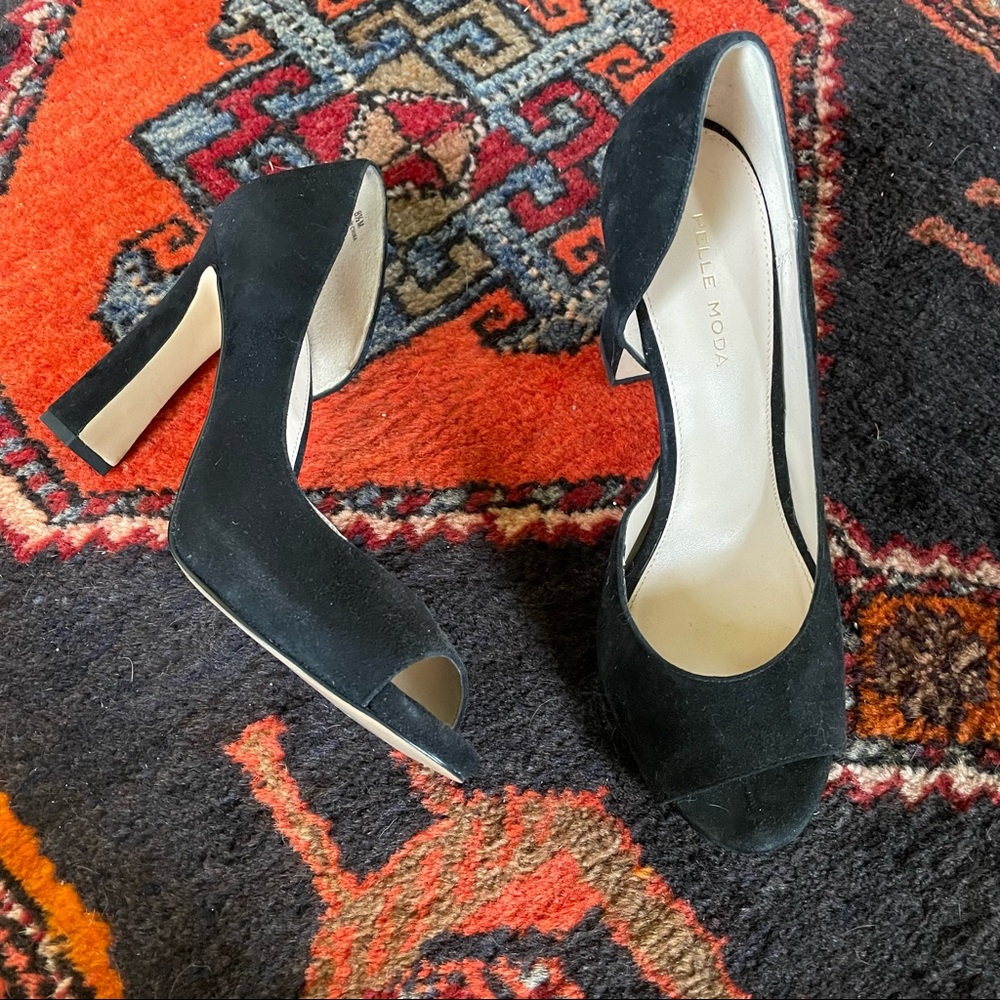 Black suede Pelle Moda peep toe chunky heels size 8.5